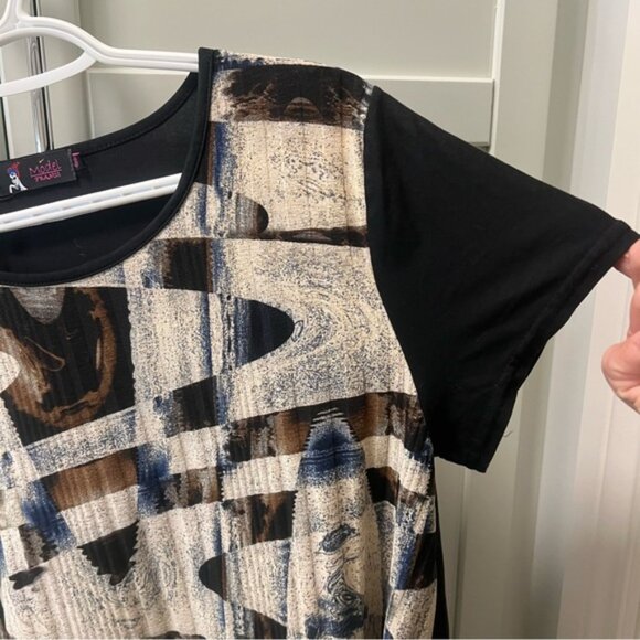 NWOT MODEL FRANCE Graphic Short Sleeve Tunic Top Tee Lightweight, Flowy O/S - Picture 3 of 8
